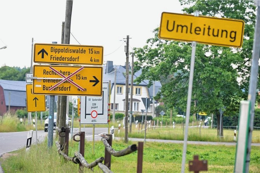 Straßensperrungen in Mittelsachsen: Achtung, hier wird gebaut - Auch in Burkersdorf bei Frauenstein wird gebaut. Autofahrer müssen deshalb Umwege in Kauf nehmen.