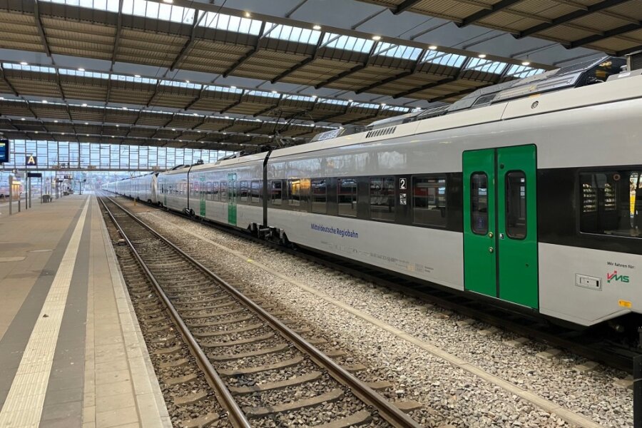 Streik: Ab Nachmittag sollen Züge am Chemnitzer Hauptbahnhof wieder fahren - Zahlreiche MRB-Züge standen während des Streiks im Chemnitzer Hauptbahnhof.