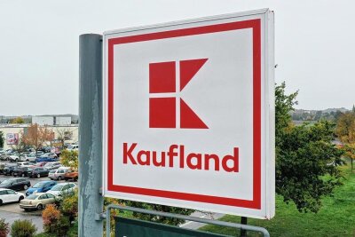 Streik bei Kaufland in Zwickau - Kaufland-Beschäftigte streiken für mehr Gehalt.