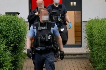 Streit eskaliert - Zwei Männer verletzt - Polizei und Rettungsdienst wurden zu einem Wohnhaus auf dem Kaßberg gerufen, weil dort ein Familienstreit eskaliert war. 