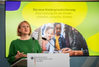 Streit um Kindergrundsicherung: Viele Fragen bleiben offen - An den Plänen von Familienministerin Lisa Paus zur Kindergrundsicherung gibt es Kritik aus der FDP (Archivbild).