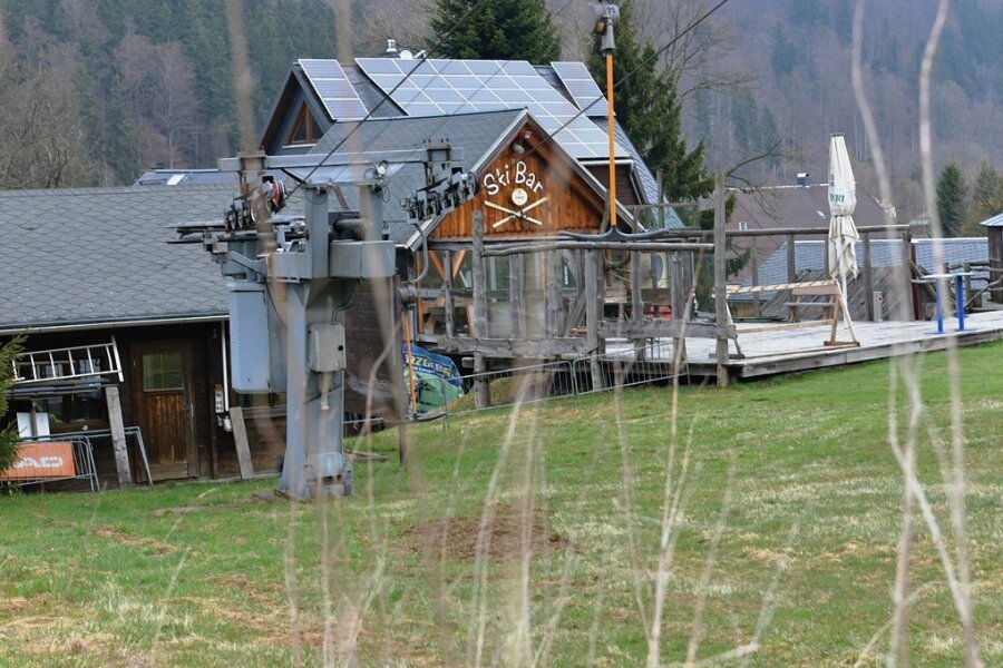 Streit um Skigebiet Holzhau: Gemeinde kündigt Pachtvertrag - Betreiber fordert eine Million Euro - Zum Skihang in Holzhau gehört auch eine gastronomische Anlage. Sie gehört Alexander Richter. 