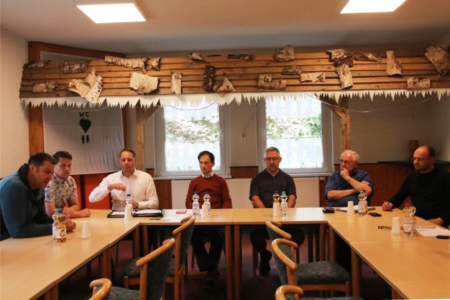 Streit um Solarparks in Lengenfeld endet mit Kompromiss - Alle Beteiligten saßen am Dienstag gemeinsam am Tisch und gaben das Ergebnis der Gespräche bekannt.