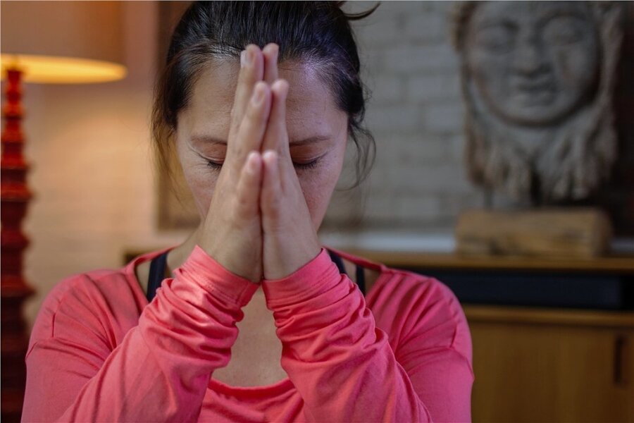Namasté - die Yogalehrerin Eun Mie Anne Thiele dankt mit diesem Gruß den Teilnehmern des Onlinekurses "Ab jetzt Yoga". 