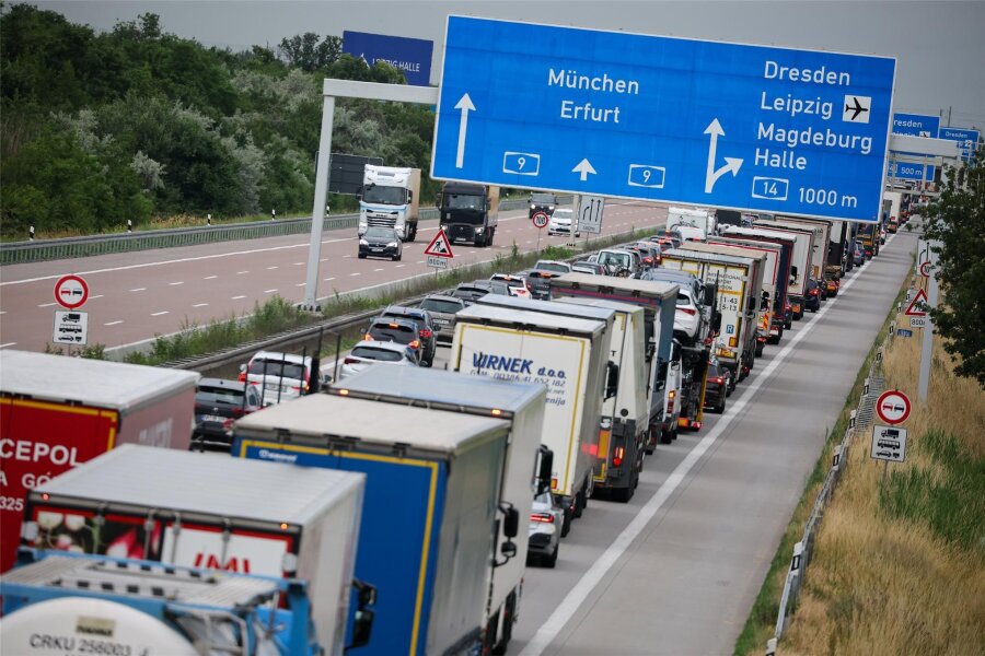 Stressfrei in die Sommerferien: So umgehen Autofahrer in Sachsen Staus - Die Autobahn GmbH will in den Sommerferien so weit möglich auf Tagesbaustellen verzichten, um Staus zu vermeiden.