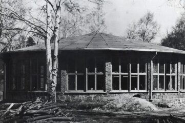 Strohdach dichtete einst den Pavillon ab - Nach Besuch des damaligen Staatschefs Walter Ulbricht wurde 1969 ein neuer Rohbau fertig.