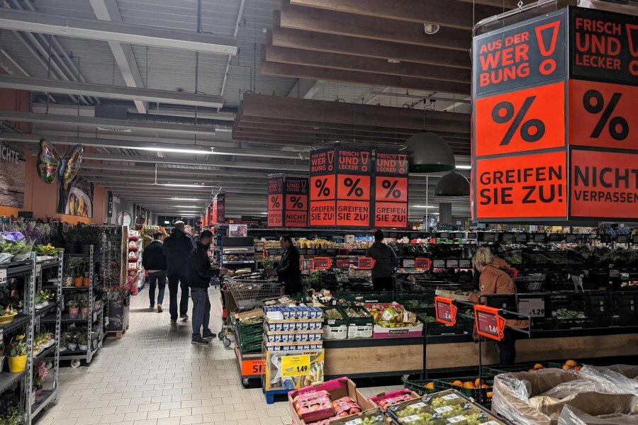 Stromausfall in Frankenberg - Ursache steht mittlerweile fest - Ein Stromausfall hat in Frankenberg das Leben lahmgelegt. Einkaufen im Dunkeln wurde zur Attraktion.