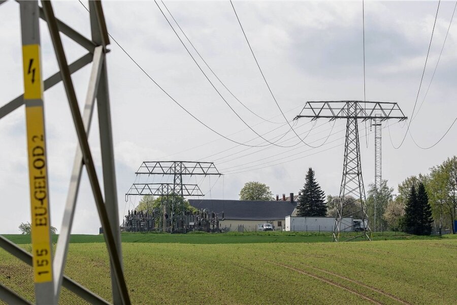 Stromausfall in Limbach-Oberfrohna - Rund 2200 Limbach-Oberfrohnaer hatten am Mittwochmittag keinen Strom. Im Foto das Elsdorfer Umspannwerk bei Penig.