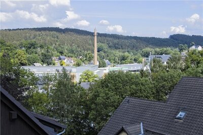Stromsparkurs: Gornsdorfer Firma zieht Verwaltungsgebäude leer - Blick auf die KSG: Um Energie zu sparen,zieht die Gornsorfer Firma ihr Verwaltungsgebäude leer. 