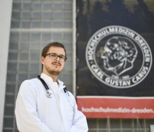 Student paukt für Zukunft als Arzt - Das Medizinisch-Theoretische Zentrum, das zum Dresdener Universitätsklinikum gehört, ist seit drei Semestern die zweite Heimat von Medizinstudent Eric Leitert. Der Harthaer wird durch ein Programm des Landkreises unterstützt. 