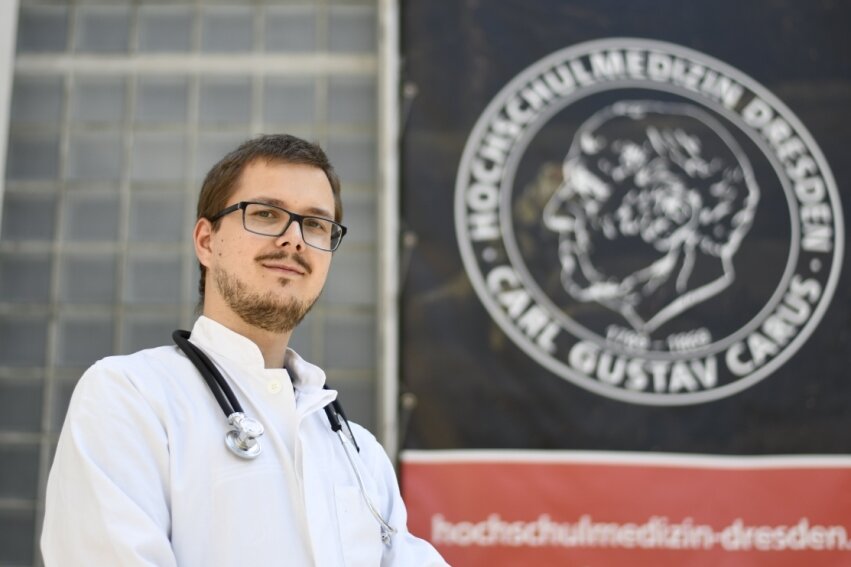 Student paukt für Zukunft als Arzt - Das Medizinisch-Theoretische Zentrum, das zum Dresdener Universitätsklinikum gehört, ist seit drei Semestern die zweite Heimat von Medizinstudent Eric Leitert. Der Harthaer studiert mit einem Programm des Landkreises. 