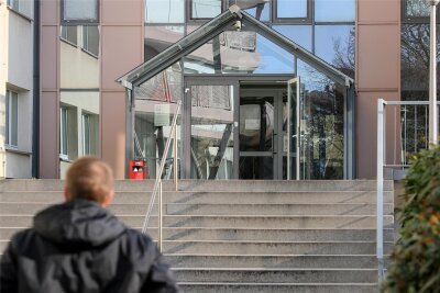 Studentenwerk bekommt Geld für die Modernisierung des Wohnheimes in Zwickau - Der Haupteingang zu den beiden Gebäuden des Studentenwohnheimes.