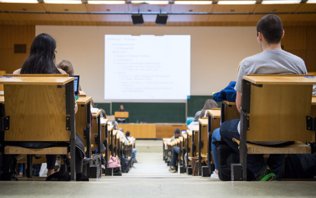 Studentinnen: Nur ein Drittel fühlt sich in Zwickau richtig sicher - 88 Prozent der Studierenden an der Westsächsischen Hochschule (WHZ) würden Zwickau als Studienort weiterempfehlen.