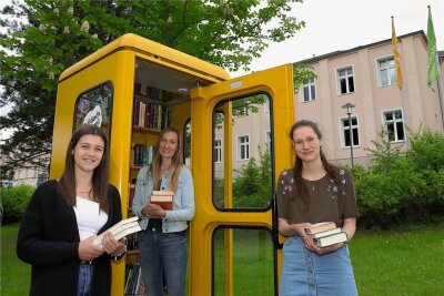 Studienakademie Breitenbrunn: Bücherzelle auf dem Campus lockt Leser an - 