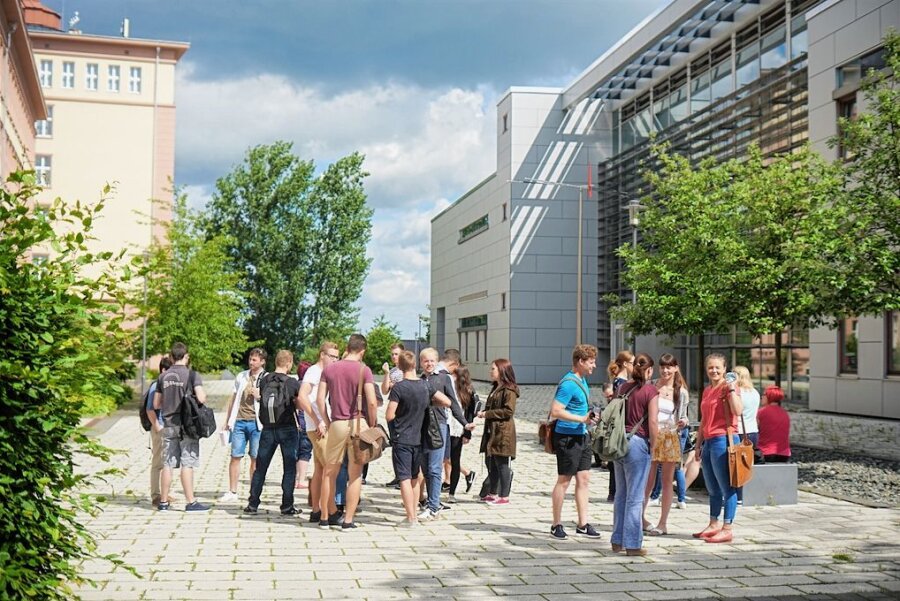 Studium mit Gehalt: Sachsen bekommt eine weitere Hochschule - Die Berufsakademie Sachsen wird perspektivisch zur Hochschule - hier die Zentrale: die Staatliche Studienakademie Glauchau.