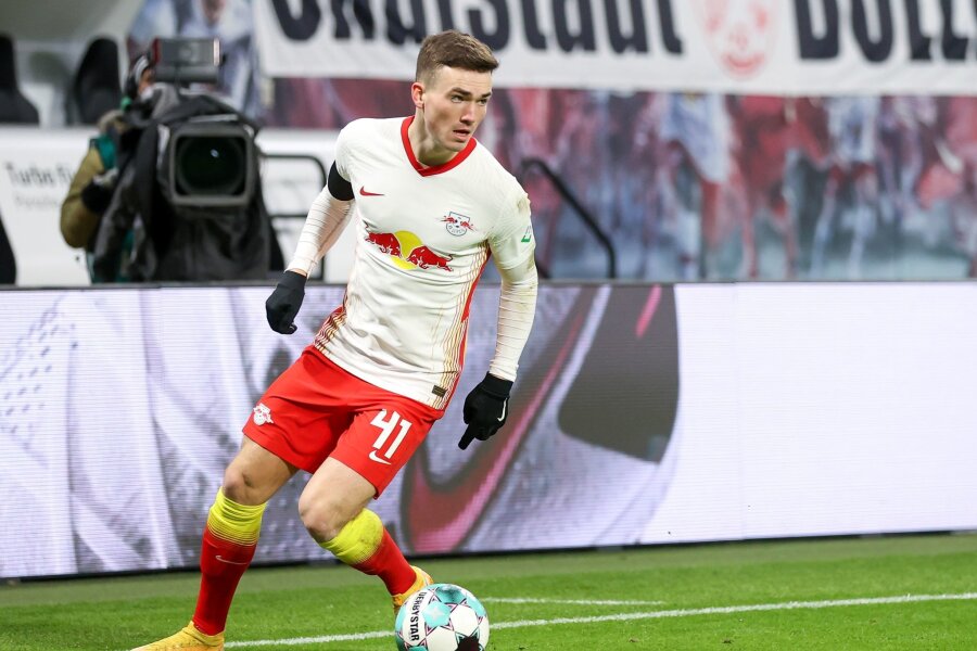 Stürmer Borkowski wechselt von RB Leipzig nach Ingolstadt - Leipzigs Spieler Dennis Borkowski am Ball.