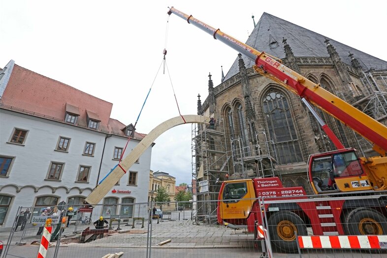 Stützen für den schiefen Dom von Zwickau - 