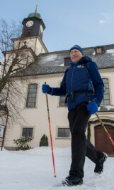 Stundenlang auf Achse - im Sommer wie im Winter - Stephan Kreher absolviert regelmäßig 100 Kilometer lange Strecken im Nordic Walking. 