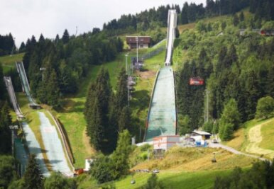 Sturm am Fichtelberg: Skisprung-Wettbewerb abgesagt - 