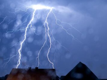Sturmböen, Hagel, Starkregen: Deutscher Wetterdienst erwartet schwere Gewitter in Sachsen - 