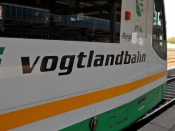 Sturmtief Yulia: Verspätungen bei der Vogtlandbahn - Sturmtief Yulia hat am Sonntagabend den Verkehr der Vogtlandbahn beeinträchtigt. 