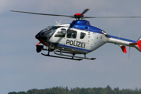 Suche mit Hubschrauber - Polizei stellt Komplizen von Einbrechern in Reinsberg - 