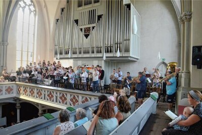Suche nach neuem Kirchenmusiker für Falkenstein geht weiter - In der Falkensteiner Kirche fand am Sonntag ein großer Abschiedsgottesdienst für Kantor Gilbrecht Schäl und Frau Marion statt.