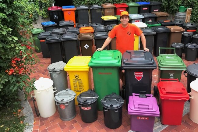Um die 100 Mülltonnen aus verschiedenen Jahrzehnten und unterschiedlichen Ländern hat Alexander Smoljanovic innerhalb von 15 Jahren gesammelt. 