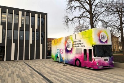 Suchtprävention auf moderne Art: Doppelstockbus hält in Burgstädt - Dieser farbenfrohe Doppelstockbus rollt nächste Woche nach Burgstädt. Foto: SLG