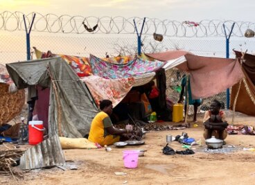 Sudan-Experte: Humanitäre Lage wird immer schlimmer - Im Sudan kämpfen seit April 2023 die Armee und die paramilitärische Gruppe Rapid Support Forces (RSF) um die Macht. Hilfe für die Menschen gibt es kaum.