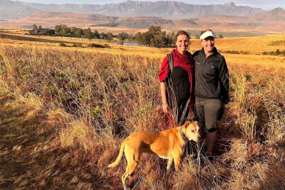 Südafrikas unbekannte Seiten - Lindsay Du Plessis und Catherine Duff auf dem Gelände ihrer Montusi Mountain Lodge.