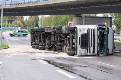Südring nach Lkw-Unfall sieben Stunden teilweise gesperrt - 