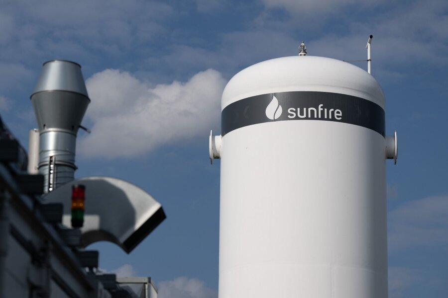 Sunfire feiert 100-Millionen-Kredit - Ein Tank mit Wasserstoff auf dem Firmengelände der Wasserstoff-Firma Sunfire.