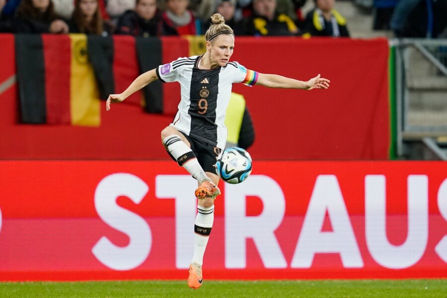 Svenja Huth erklärt Nationalmannschafts-Rücktritt - Huth gab am Sonntag das Ende ihrer Länderspiel-Karriere beekannt.