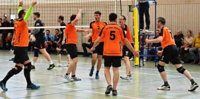 SVU-Männer erstmals zuhause am Netz - Im Frühjahr haben die Milkauer Volleyballer den Aufstieg in die Sachsenklasse bejubelt. Nun stehen die ersten Heimspiele in der Frankenauer Sporthalle auf dem Programm. 