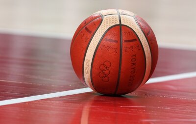 Syntainics MBC geht nach starker Leistung leer aus - Ein Basketball liegt auf dem Spielfeld.