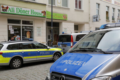 Täter in Limbach-Oberfrohna begehen schweren Raub - Die Auseinandersetzung war in einem Imbiss an der Albert-Einstein-Straße in Limbach-Oberfrohna.