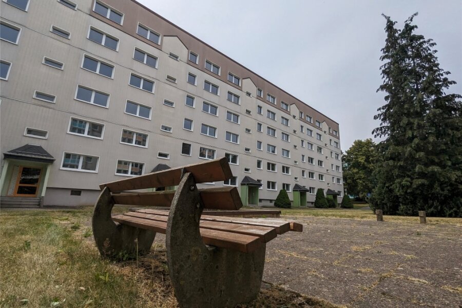 Täter räumen Wohnblock in Plattenbaugebiet im Erzgebirge leer - Der verlassene Wohnblock in der Sallauminer Straße in Lugau.
