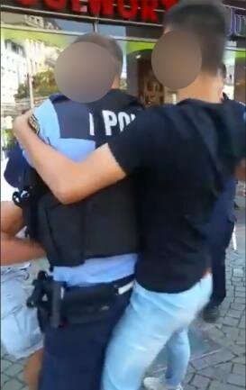 Tätlicher Angriff auf Polizisten in Plauen: Staatsanwaltschaft erhebt Anklage - Die Polizei sollte einen jungen Libyer abführen und zum Gericht bringen. Ein Video zeigt, wie der Einsatz eskalierte.