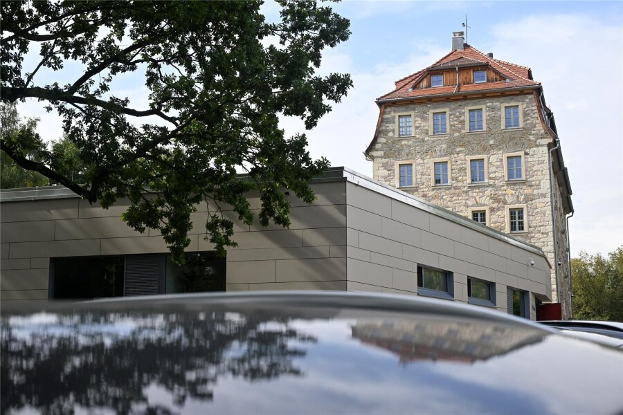 Tag der Architektur in Chemnitz: Spitzenforschung in historischer Spinnmühle - Das neue Technikum der Firma IMK vor der alten Spinnmühle in Altenhain wurde 2023 eröffnet.