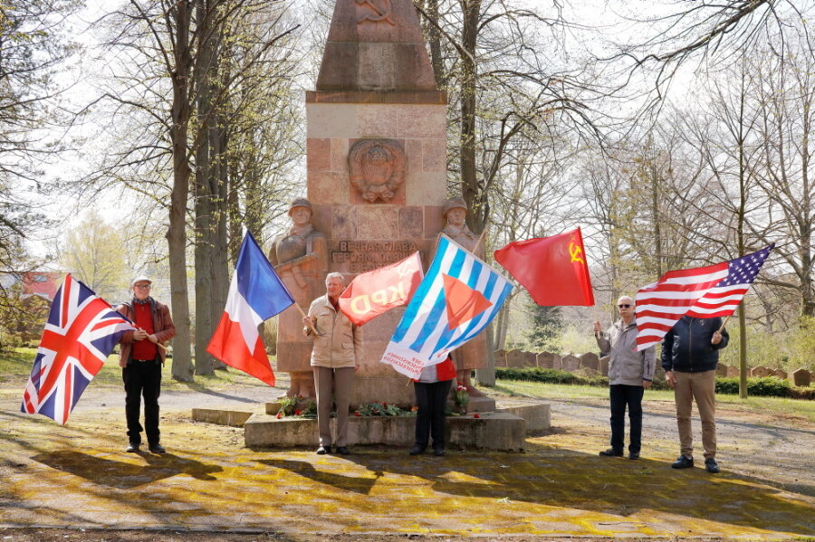 Auf dem Sowjetischen Ehrenfriedhof in Chemnitz gedachte am Samstag die Vereinigung der Verfolgten des Naziregimes dem Jahrestag der Befreiung.