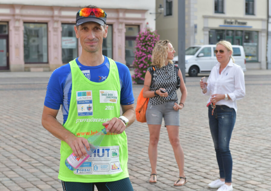 Daniel Kästner ist Triatleth vom TSV Flöha und hat am Staffellauf von Flöha nach Freiberg teilgenommen. Der 47 jährige Sportler legte die 28km in einer Zeit von 2 Stunden und 25min zurück.