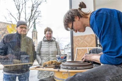 Tag des Kunsthandwerks: Diese Vogtländer öffnen am Wochenende ihre Werkstätten - Exklusive Keramik-Becken töpfert Anngret Wolf. Nun öffnet sie ihre Werkstatt in Falkenstein.