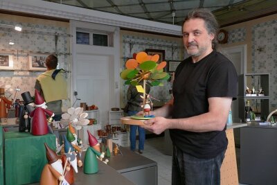 Tag des offenen Denkmals: Ehemalige Fleischerei in Wolkenstein wird zur Kunstgalerie - In einem ehemaligen Fleischerladen präsentierte Michael Ramm seine Holzkunst. 