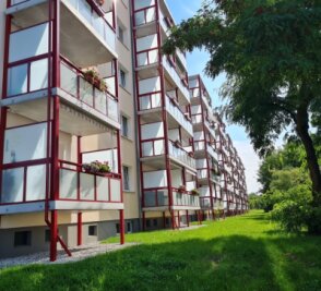 Tagespflege mit 20 Plätzen geplant - In der Richard-Wagner-Straße 2-14 in Frankenberg hat die AWG diese Balkone errichten lassen. 