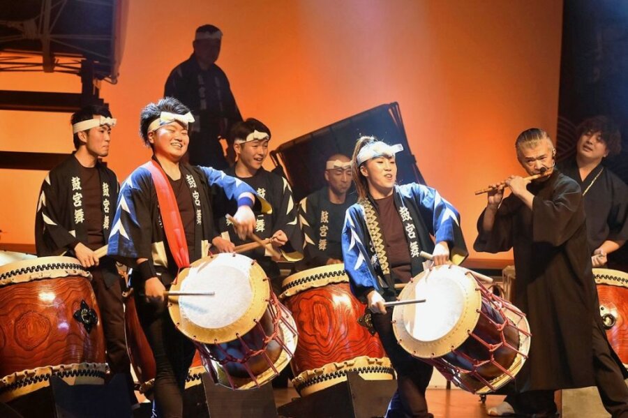 Taiko-Trommler sorgen für fernöstliches Flair im König-Albert-Theater - 