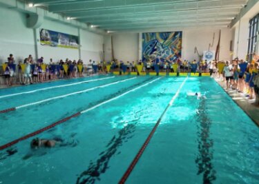 Talente der Region beweisen ihr Können - Die Schwimmhalle Atlantis in Annaberg-Buchholz verwandelte sich am Samstag in ein Tollhaus. Mehr als 340 Teilnehmer exklusive derer Angehöriger und Verantwortlicher sorgten für tolle Stimmung. 