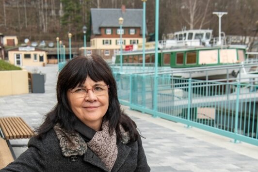 Talsperre: So schön ist der neue Hafen - Die Chefin des Zweckverbands Kriebsteintalsperre, Sylvia Reiß, freut sich über die neue Hafenpromenade.