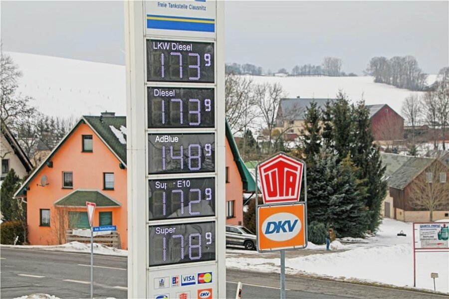 Tanken in Deutschland oder Tschechien? - Die Tankpreise an der Selbstbedienungstankstelle in Clausnitz. 