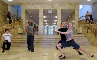 Tanzen und schwimmen: Chemnitzer Ballett belebt Stadtbad - 